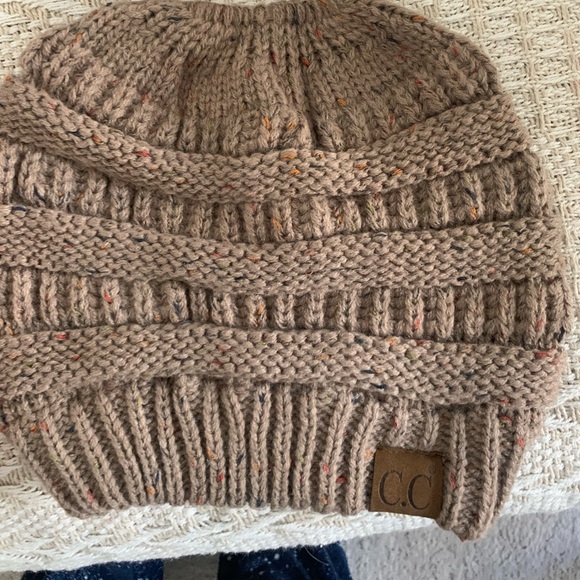 CC beanies - Picture 5 of 5